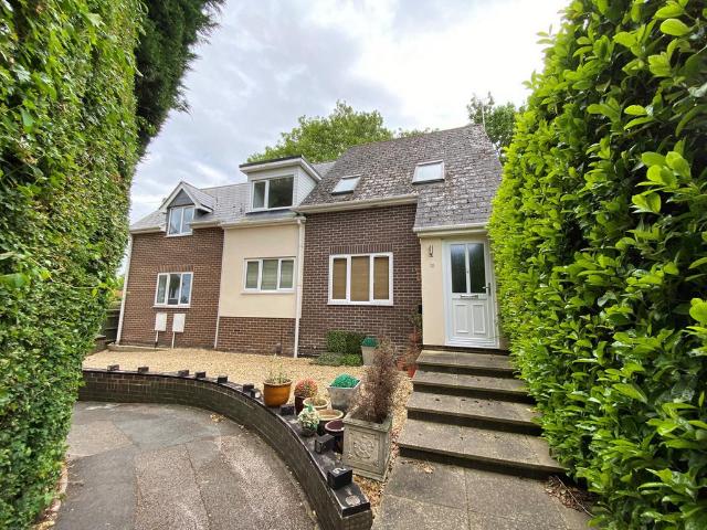 Flat for sale in Ladygrove, Berrick Salome