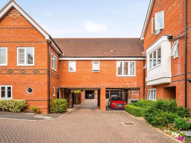 Flat for sale in St Marks, Maidenhead
