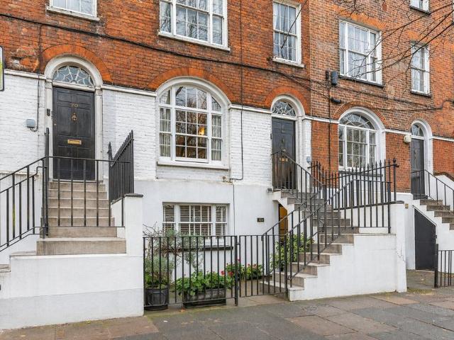 Flat for sale in Chatham