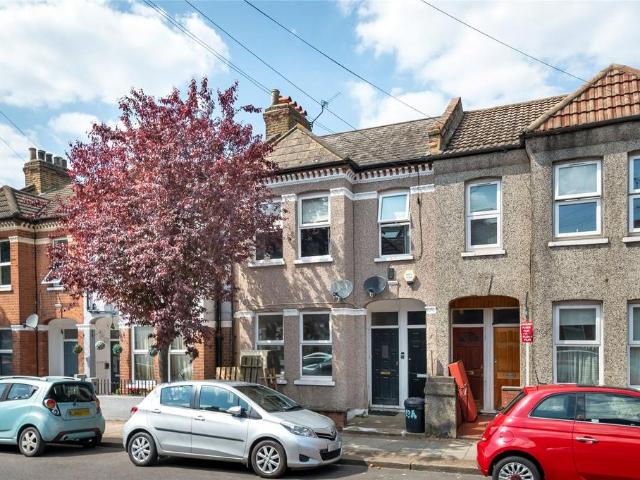 Flat for sale in Furzedown, Greater London