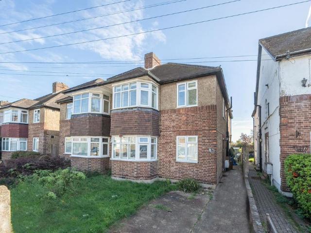 Flat for sale in Whitton, Greater London