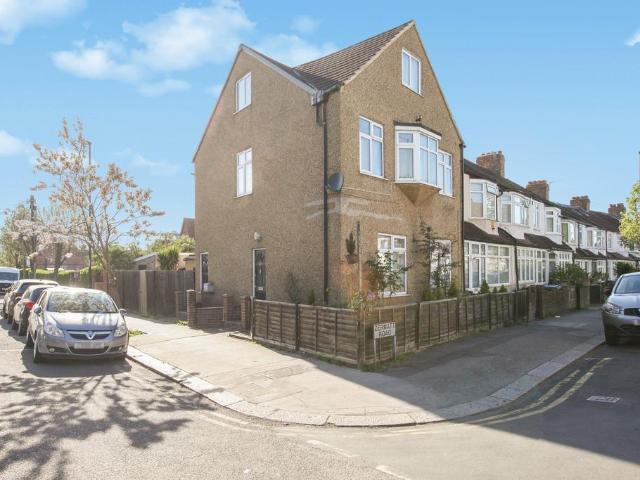 Flat for sale in London Borough of Croydon, Thornton Heath