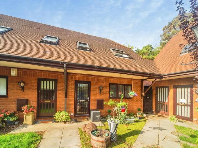 Flat for sale in Bassett, Southampton
