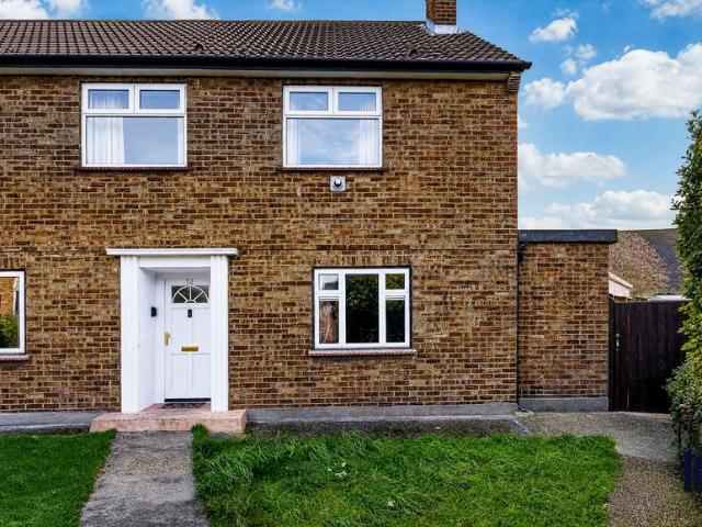 Flat for sale in South Hornchurch, Greater London