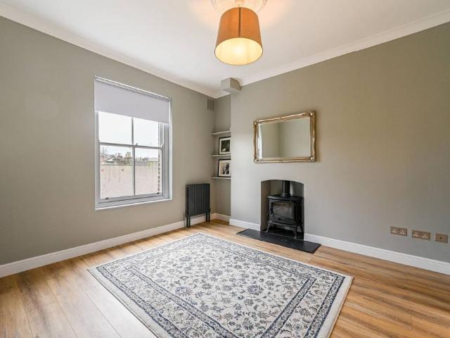Flat for sale in Charlton Riverside, Greater London