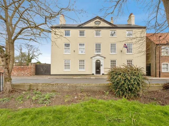 Flat for sale in Thorne, South Yorkshire