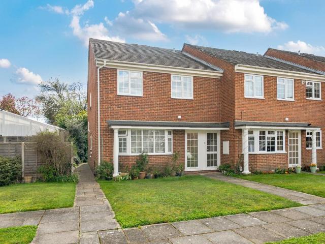 Flat for sale in Fleet, Hart