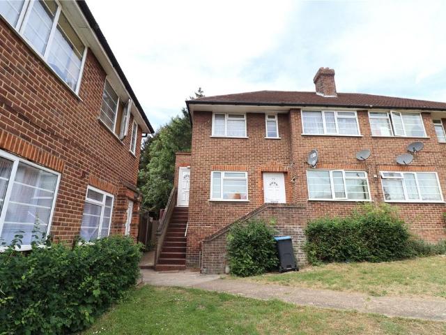Flat for sale in Kingsbury, Greater London