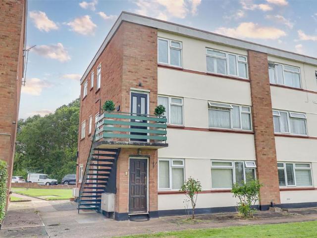 Flat for sale in Alton Barnes, Essex