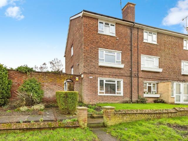 Flat for sale in Bushey
