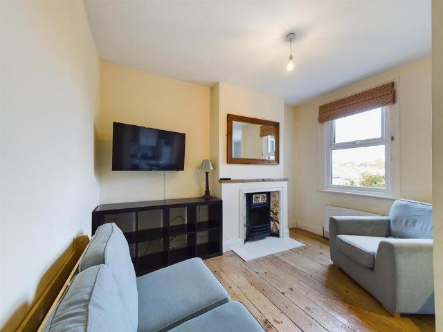 Flat for sale in East Greenwich, Greater London