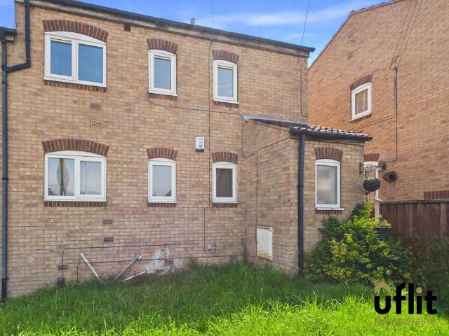 Flat for sale in Aston cum Aughton, Swallownest