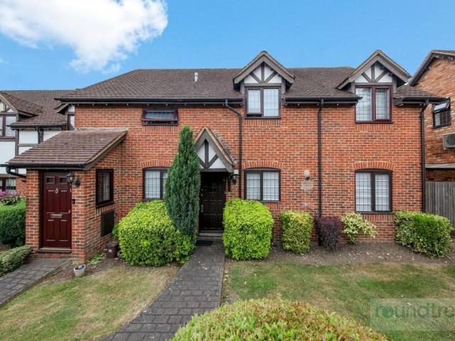 Flat for sale in The Hale, Greater London