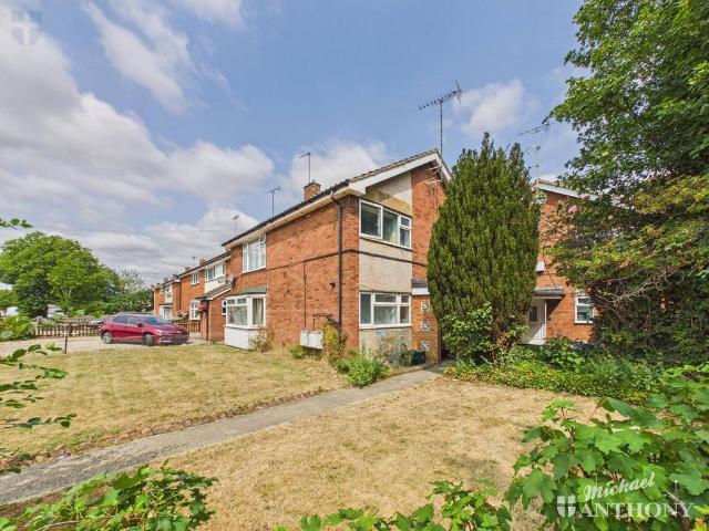 Flat for sale in Aylesbury, Buckinghamshire