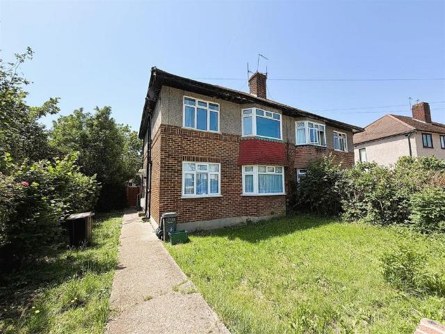 Flat for sale in Petts Wood, Greater London