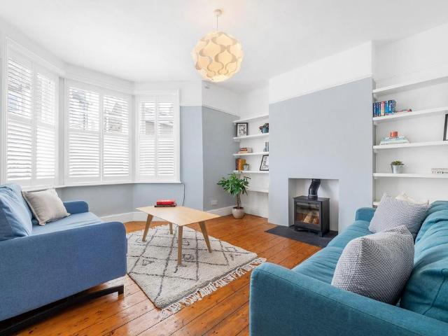 Flat for sale in Streatham Hill, Greater London