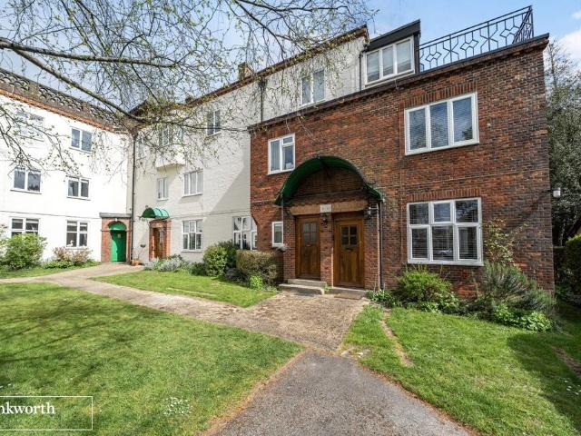 Flat for sale in South View, Basingstoke and Deane