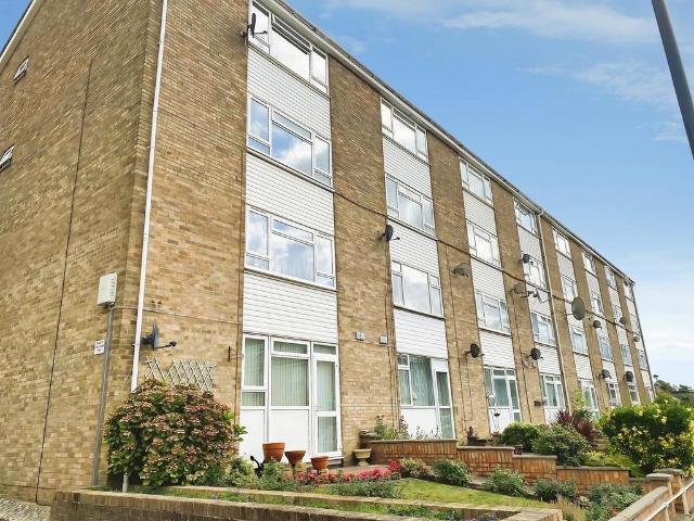 Flat for sale in London Borough of Hounslow, Greater London
