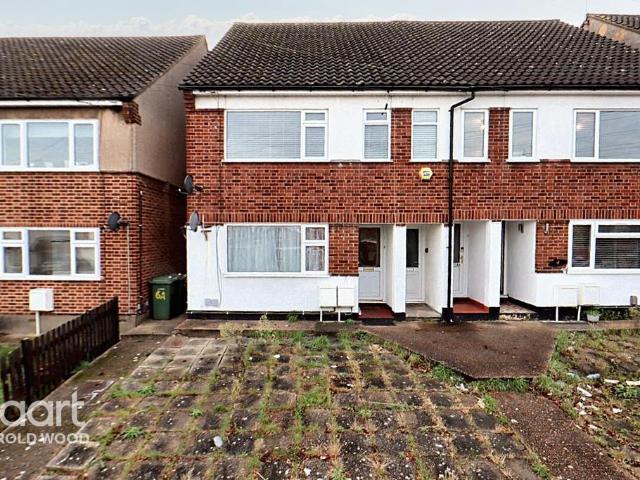Flat for sale in Harold Wood, Greater London