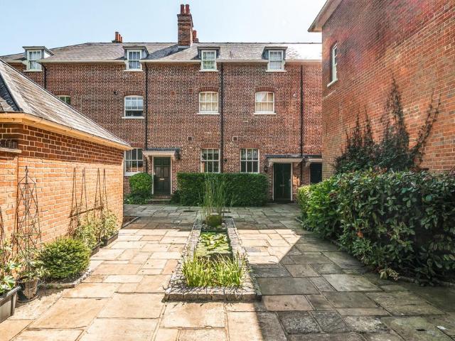 Flat for sale in North Watford, Hertfordshire