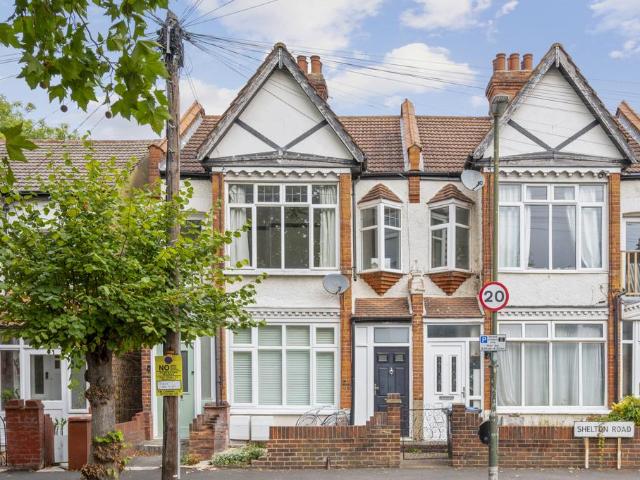 Flat for sale in South Wimbledon, Greater London