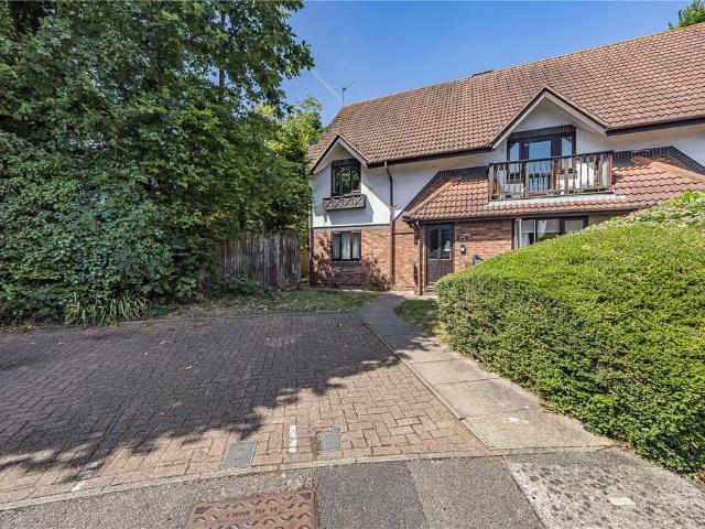 Flat for sale in Yiewsley, Greater London