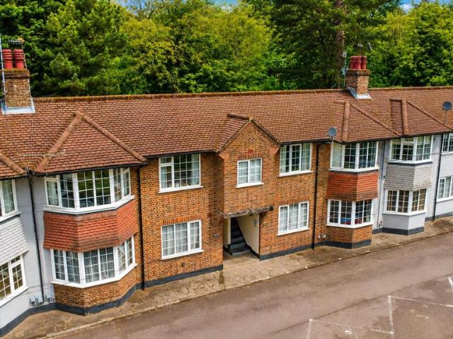 Flat for sale in Pouchen End, Hertfordshire