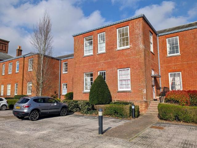 Flat for sale in Fareham, Knowle