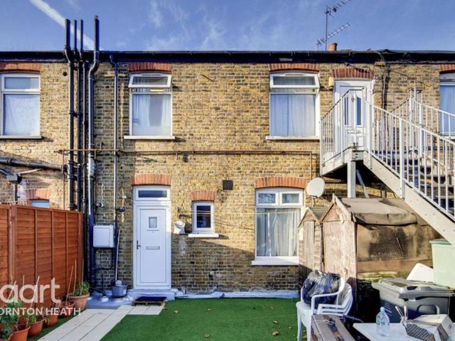 Flat for sale in London Borough of Croydon, Thornton Heath