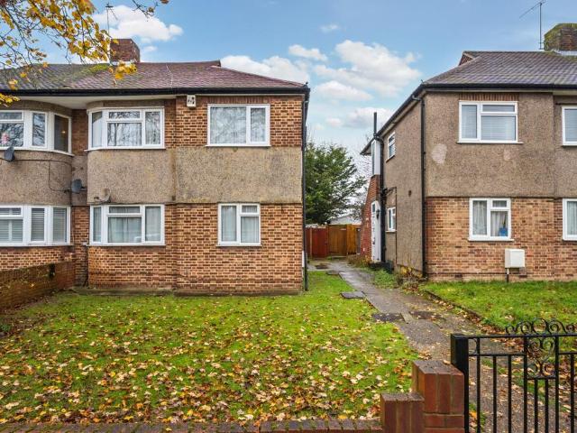 Flat for sale in Petts Wood, Greater London
