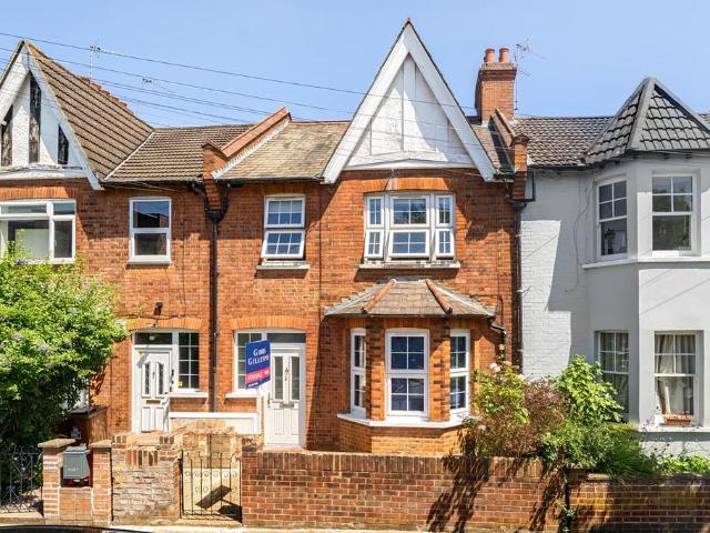 Flat for sale in Wealdstone, Greater London