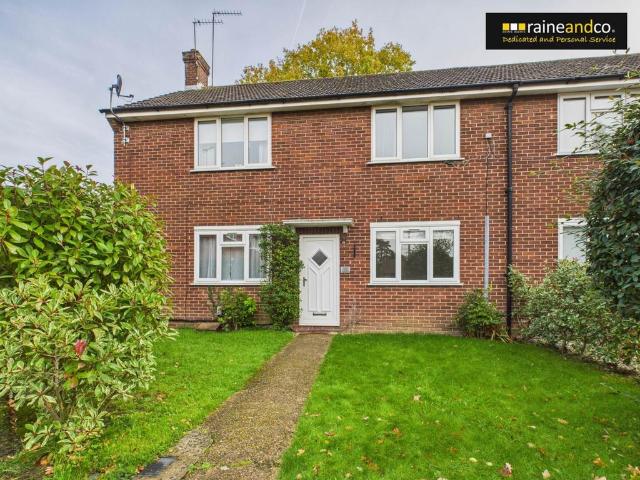 Flat for sale in Potters Bar, Hertfordshire