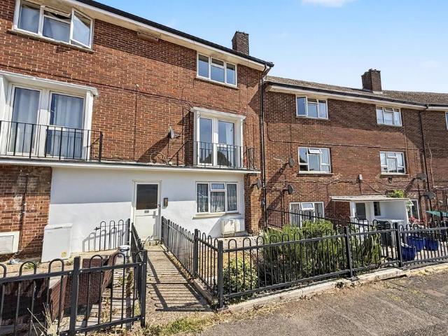 Flat for sale in Weeke, Harestock