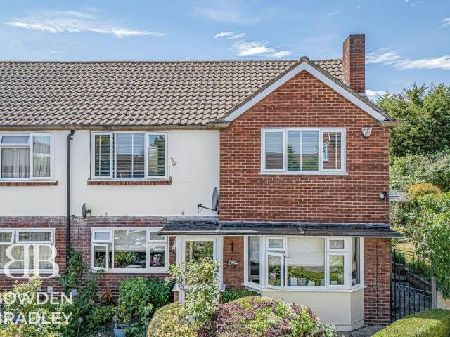 Flat for sale in Chigwell, Epping