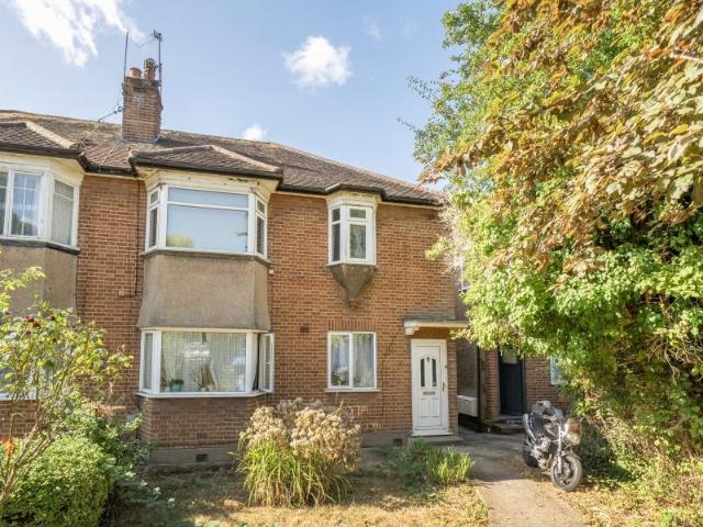 Flat for sale in Preston, Greater London