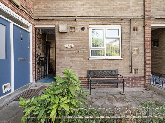 Flat for sale in Haggerston, Greater London