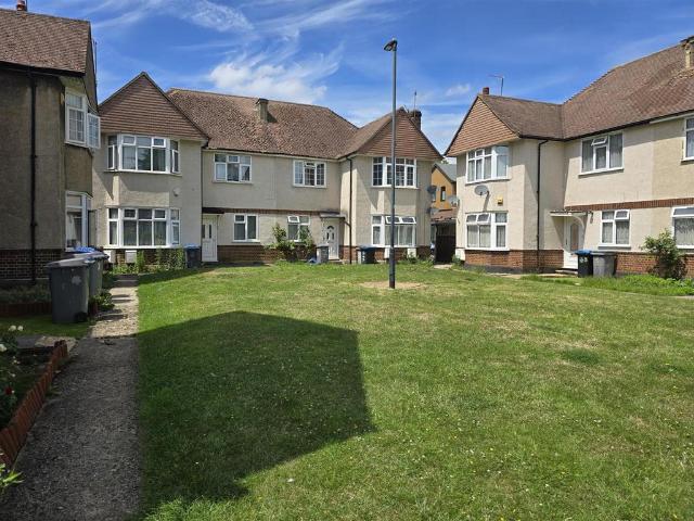 Flat for sale in Sudbury, Greater London