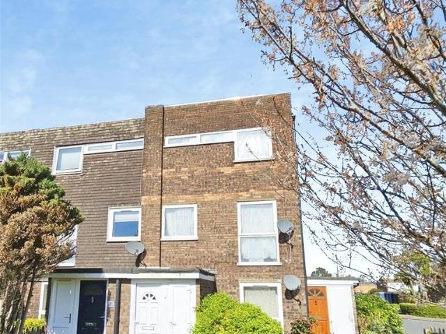 Flat for sale in West Heath, Greater London