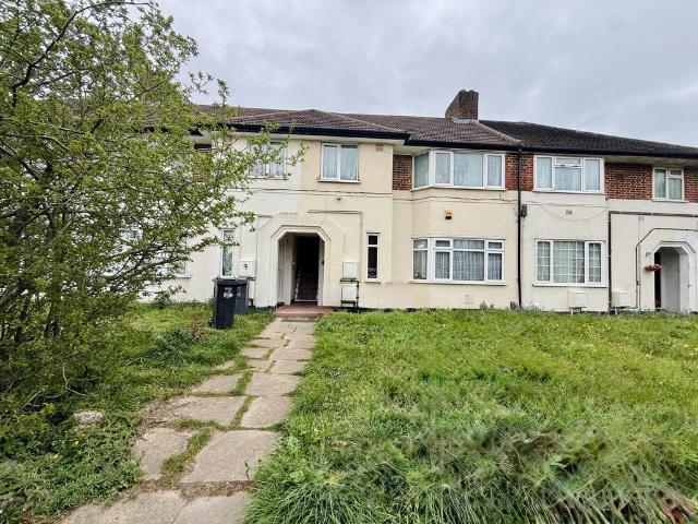 Flat for sale in London Borough of Hounslow, Greater London