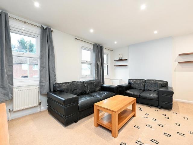 Flat for sale in Farnborough, Hampshire
