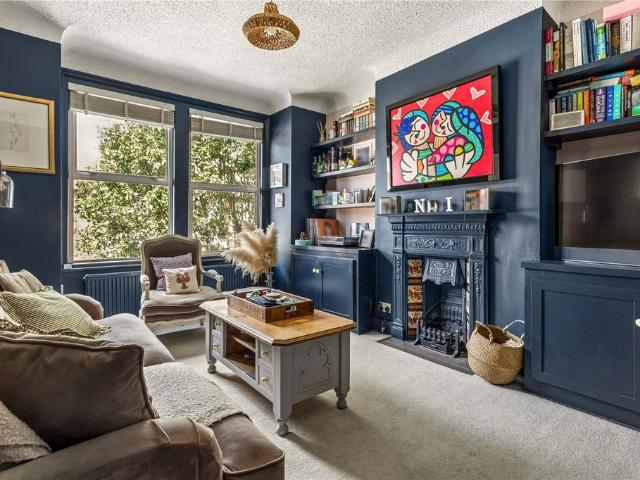 Flat for sale in London Borough of Wandsworth, Greater London