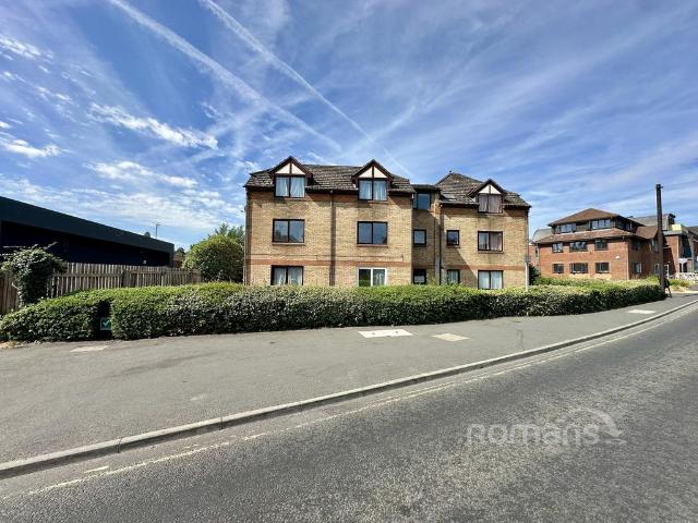 Flat for sale in Fleet, Hart