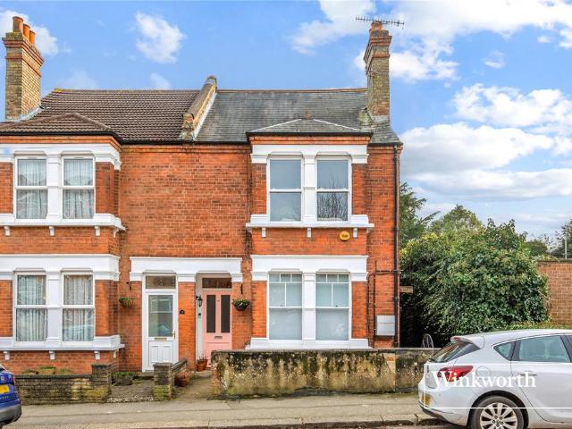 Flat for sale in New Barnet, Greater London