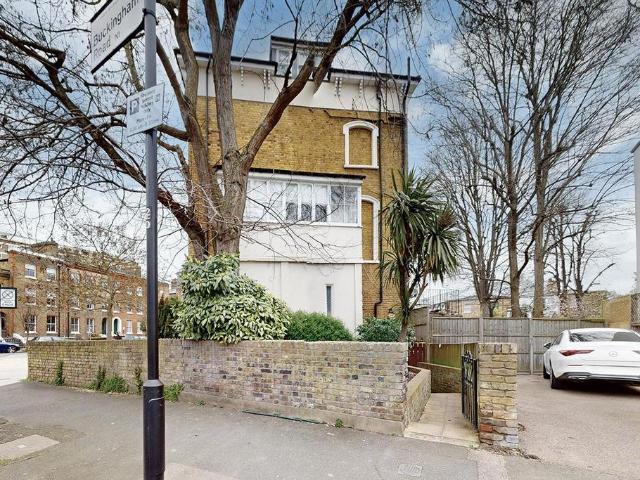 Flat for sale in Dalston, De Beauvoir Town