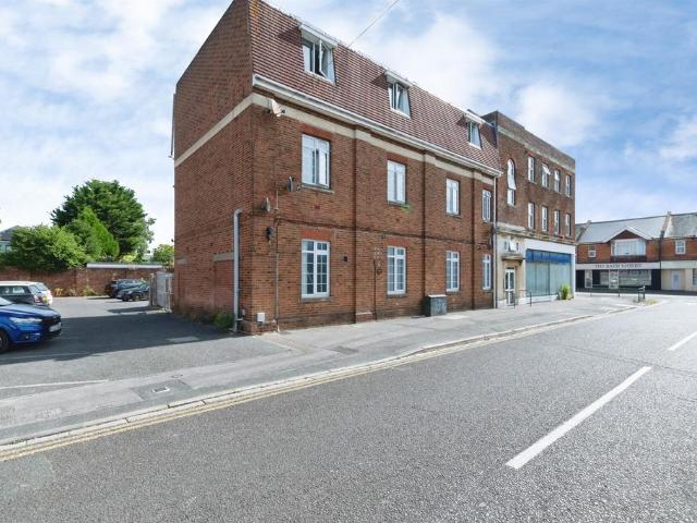 Flat for sale in Moordown, Bournemouth