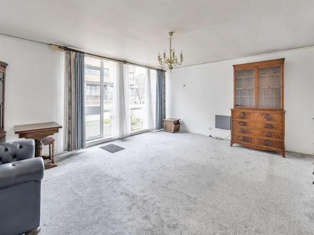 Flat for sale in Saint Pancras, Greater London