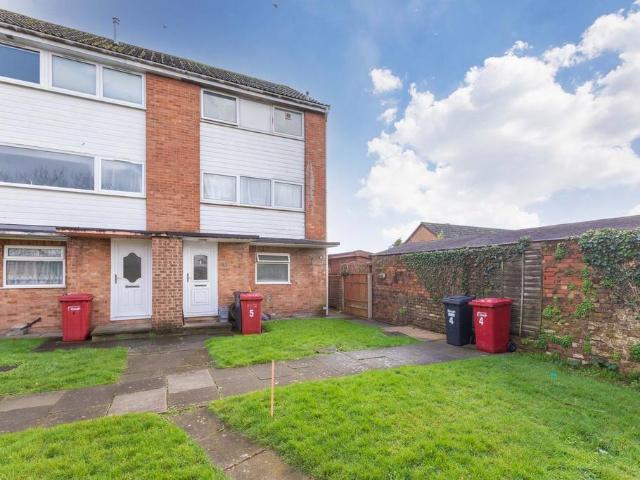 Flat for sale in Slough