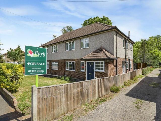 Flat for sale in Albany Park, Greater London