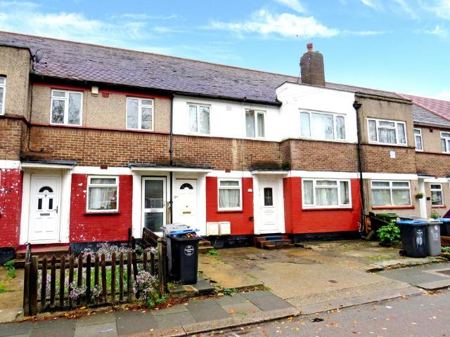 Flat for sale in Sudbury, Greater London