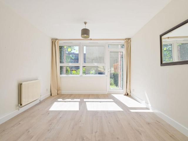 Flat for sale in Islington, Greater London